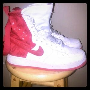 Nike SF Air Force 1, Red & White.